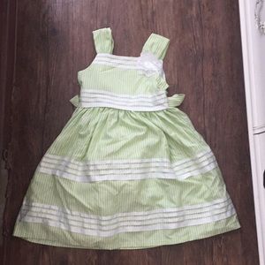 Girls’ green and white bonnie dress.